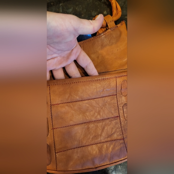 Vintage Tooled/Embossed Tan Leather Purse - Picture 9 of 13